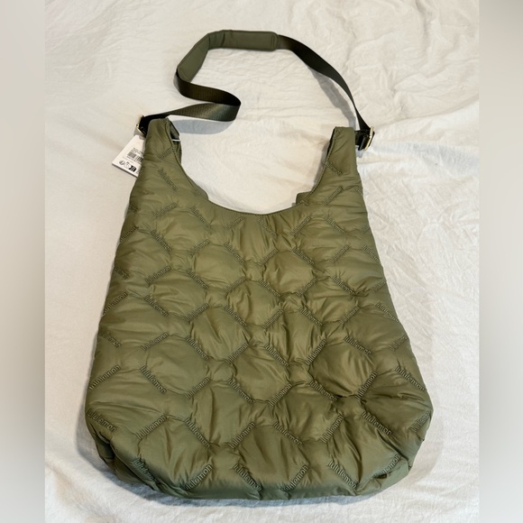 Lululemon Quilty Pleasures Olive Quilted Shoulder Bag 14L NWT - Picture 2 of 8